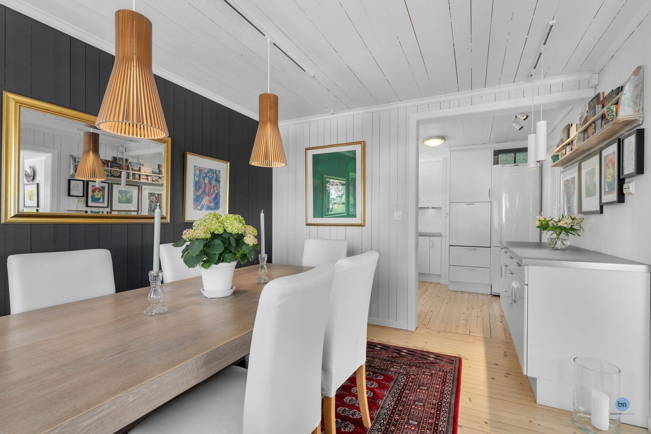 Spisestue med god plass til langbord.