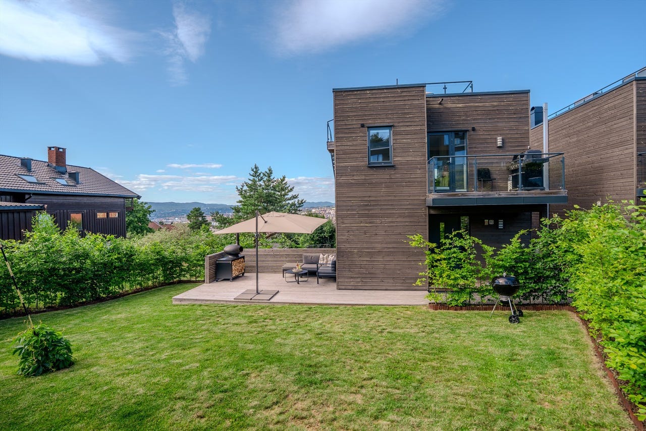 Solrik enebolig med høy standard fra 2020| Hage, balkonger og 30 kvm privat takterrasse| Barnevennlig | Dobbelgarasje