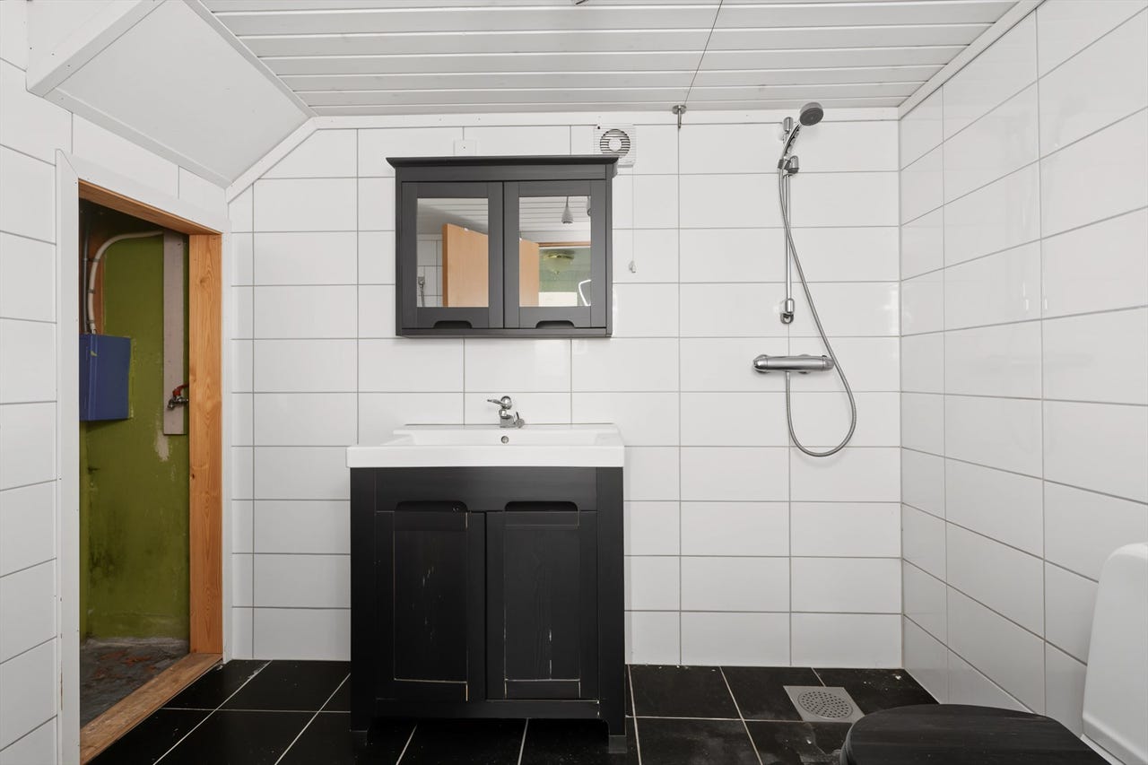 Kombinert bad/vaskerom - renovering må påregnes