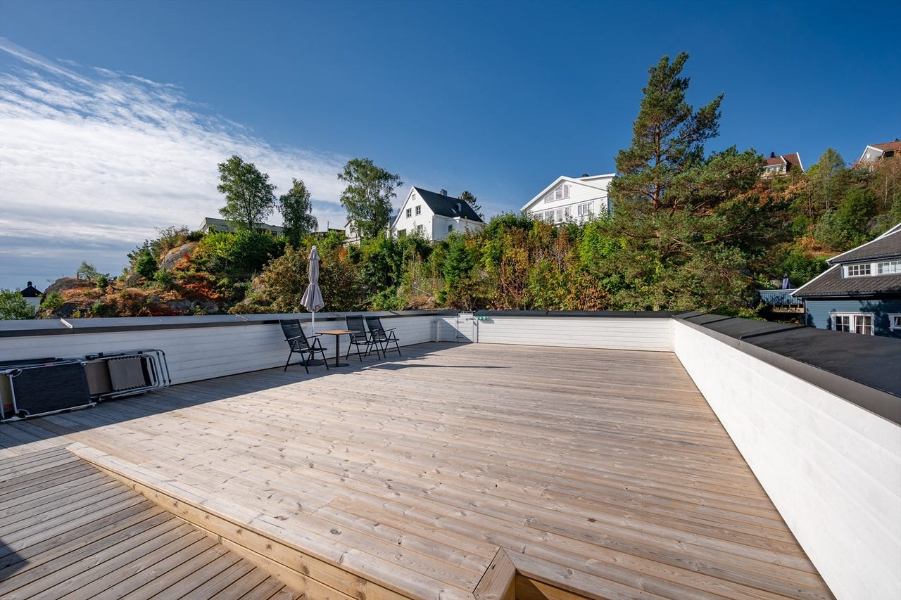 Stor solrik felles takterrasse
