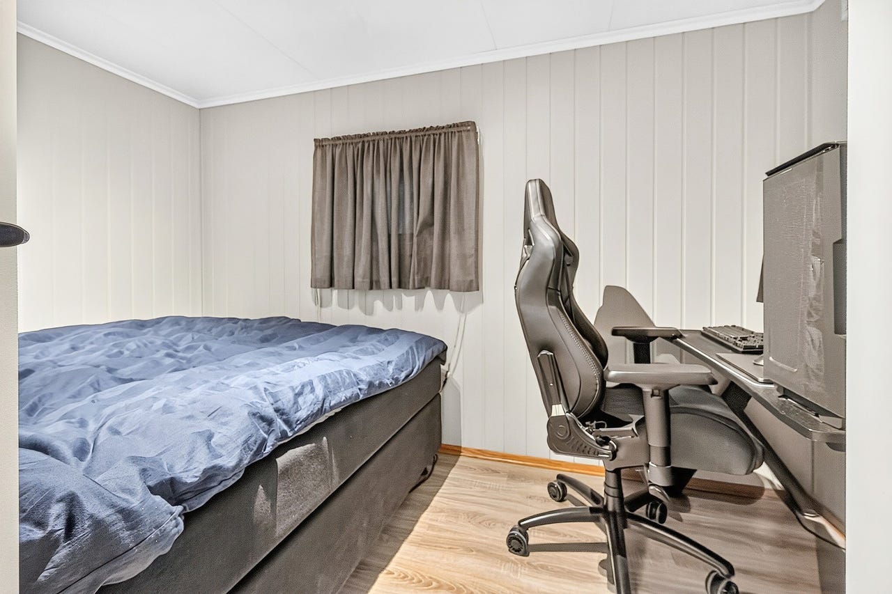 Sovealkove med garderobeskap og plass til seng