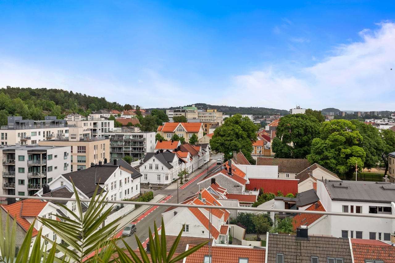 I tillegg til å ha utsikt utover store deler av Kvadraturen kan de se Baneheia fra stuevinduet