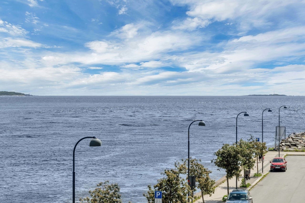 Fantastisk 180 graders utsikt over havet og innseilingen.