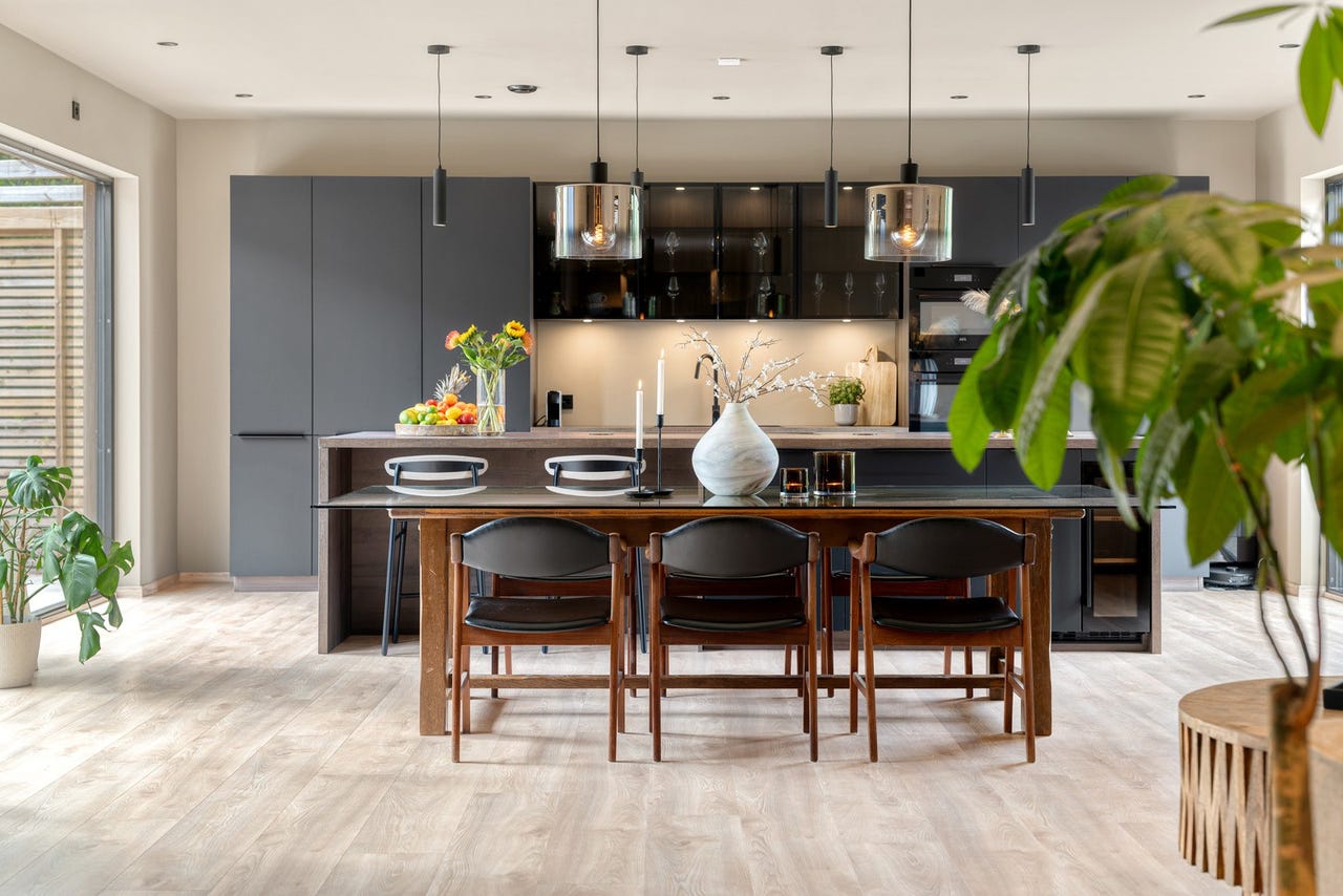 Kjøkkenet er utstyrt med alt av hvitevarer integrert