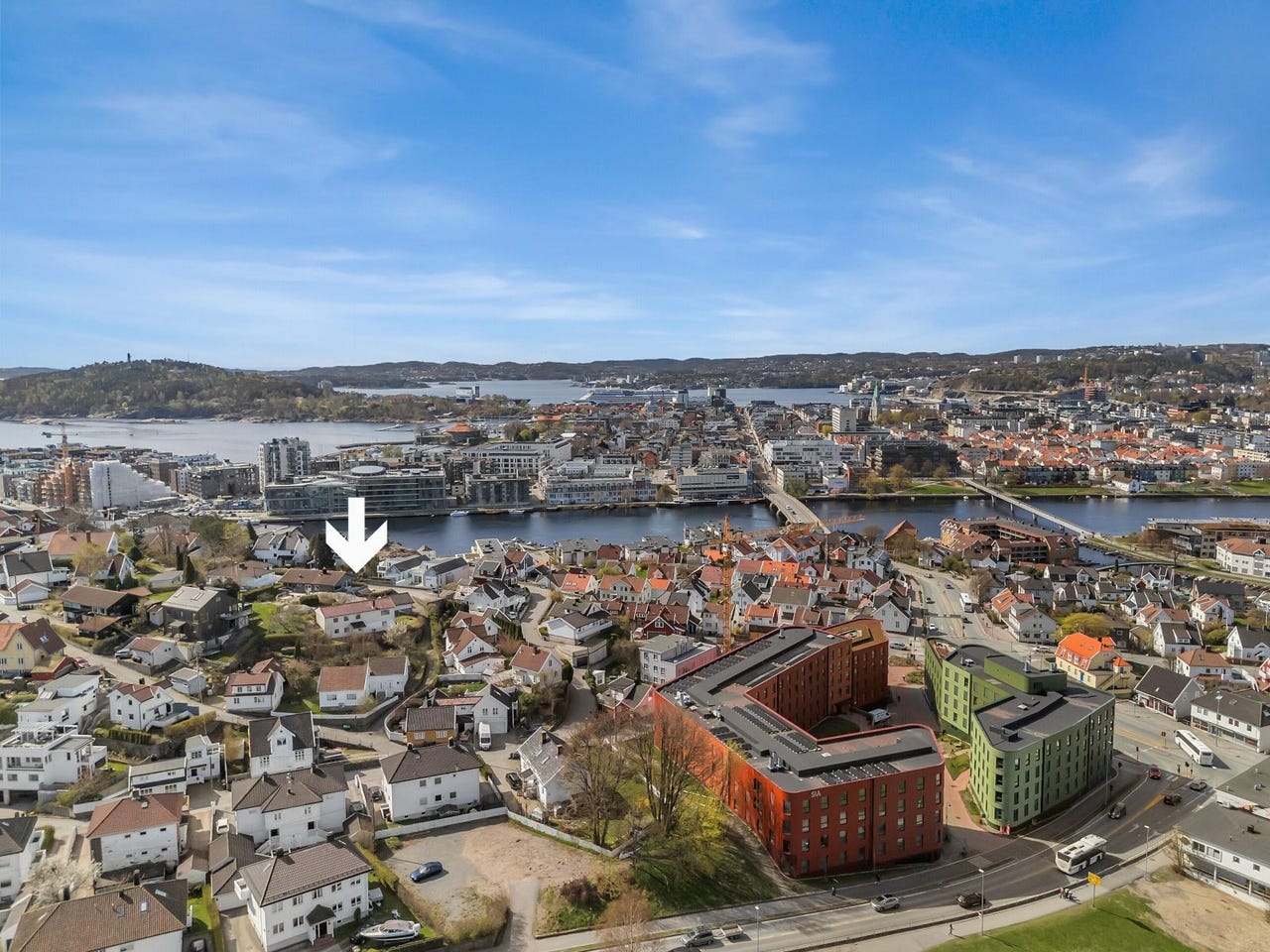 Særdeles sentral beliggenhet like ved Rundingen.