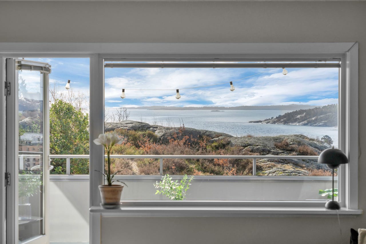 Utsikten er 180 grader mot havet, Odderøya etc.