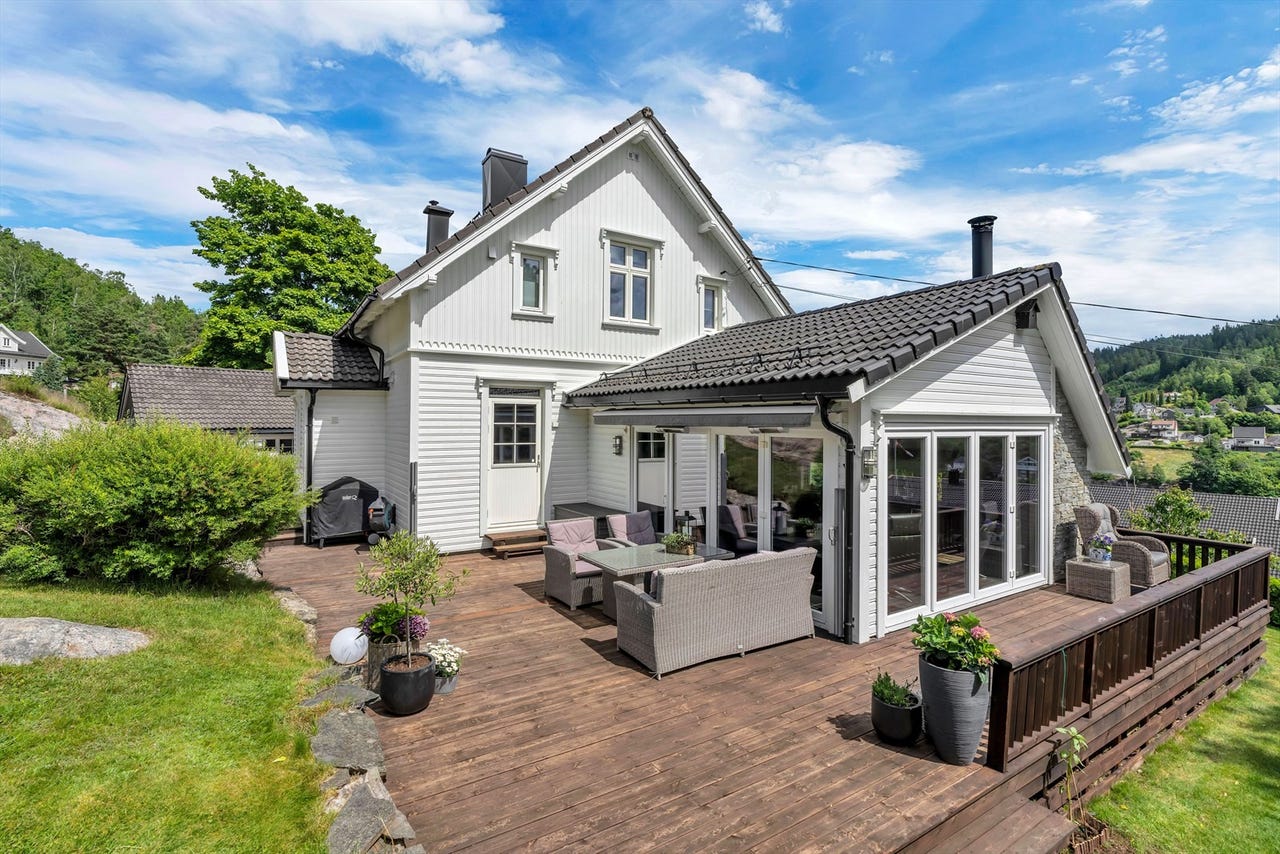 Stort, solrikt terrasseanlegg