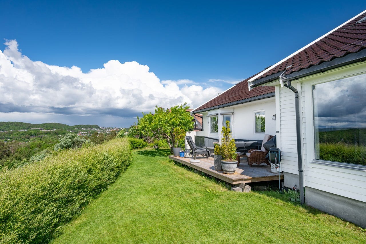 Pent opparbeidet tomt rundt hele boligen