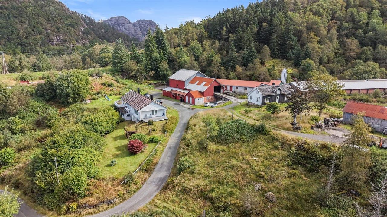 Farm with two houses in Flekkefjord
