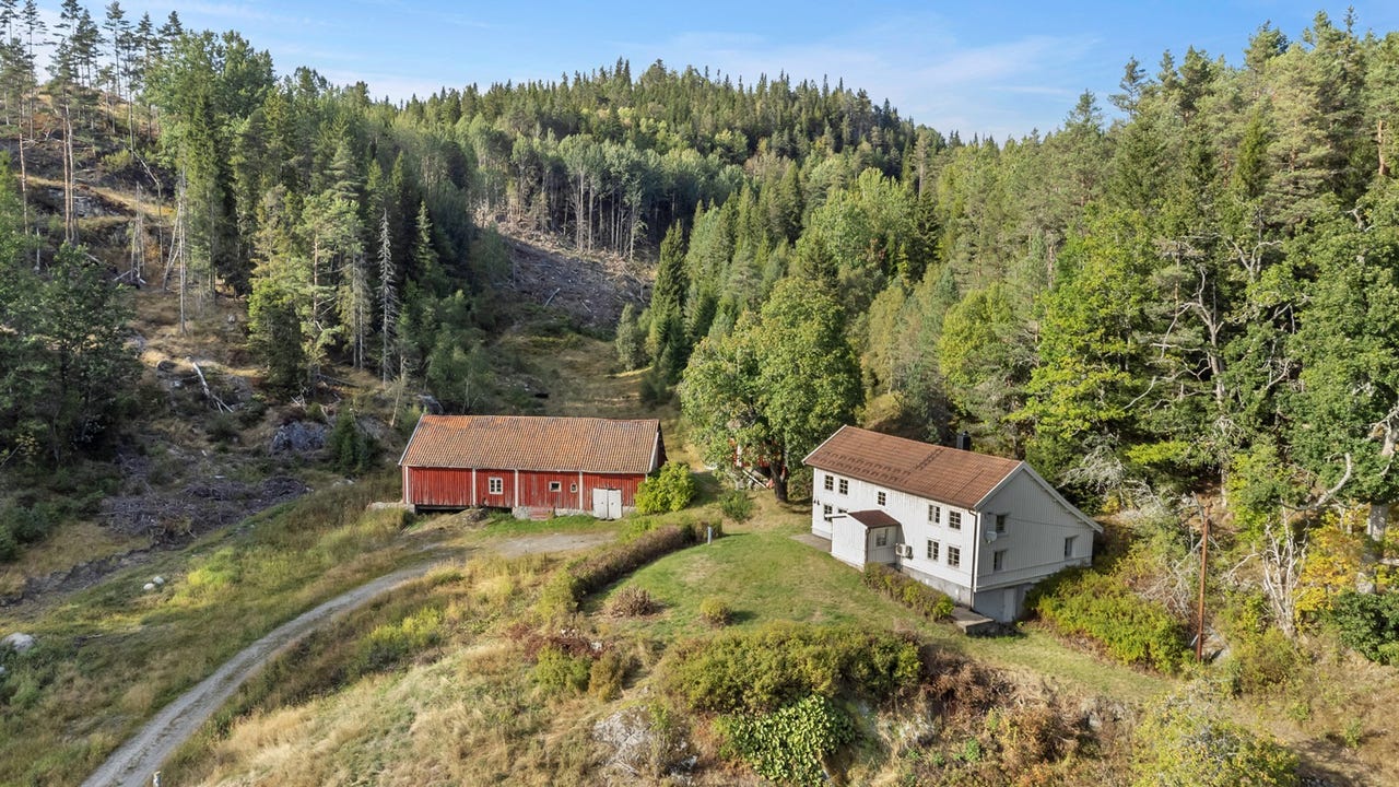 Farm property with beautiful surroundings