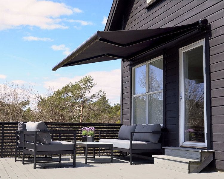 2 stk sort markise med sort kasset, 2,5*2 meter, kun brukt en sesong ...