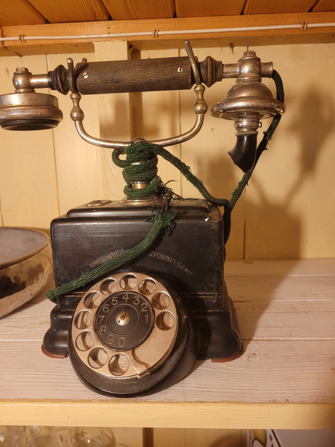 gammel-ericsson-telefon-finn-torget