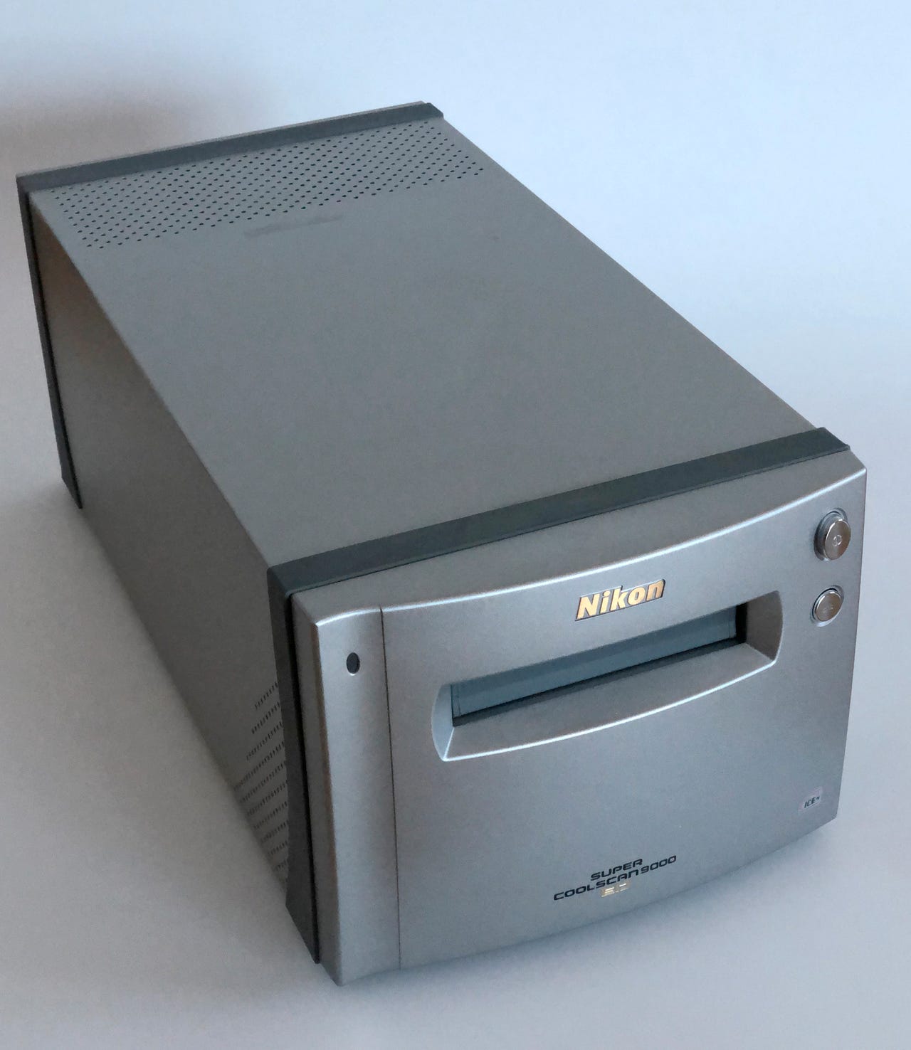【ジャンク品】Nikon Super Coolscan 9000 ED Nikon Super CoolScan 9000 ED Photo, Slide & Film Scanner for