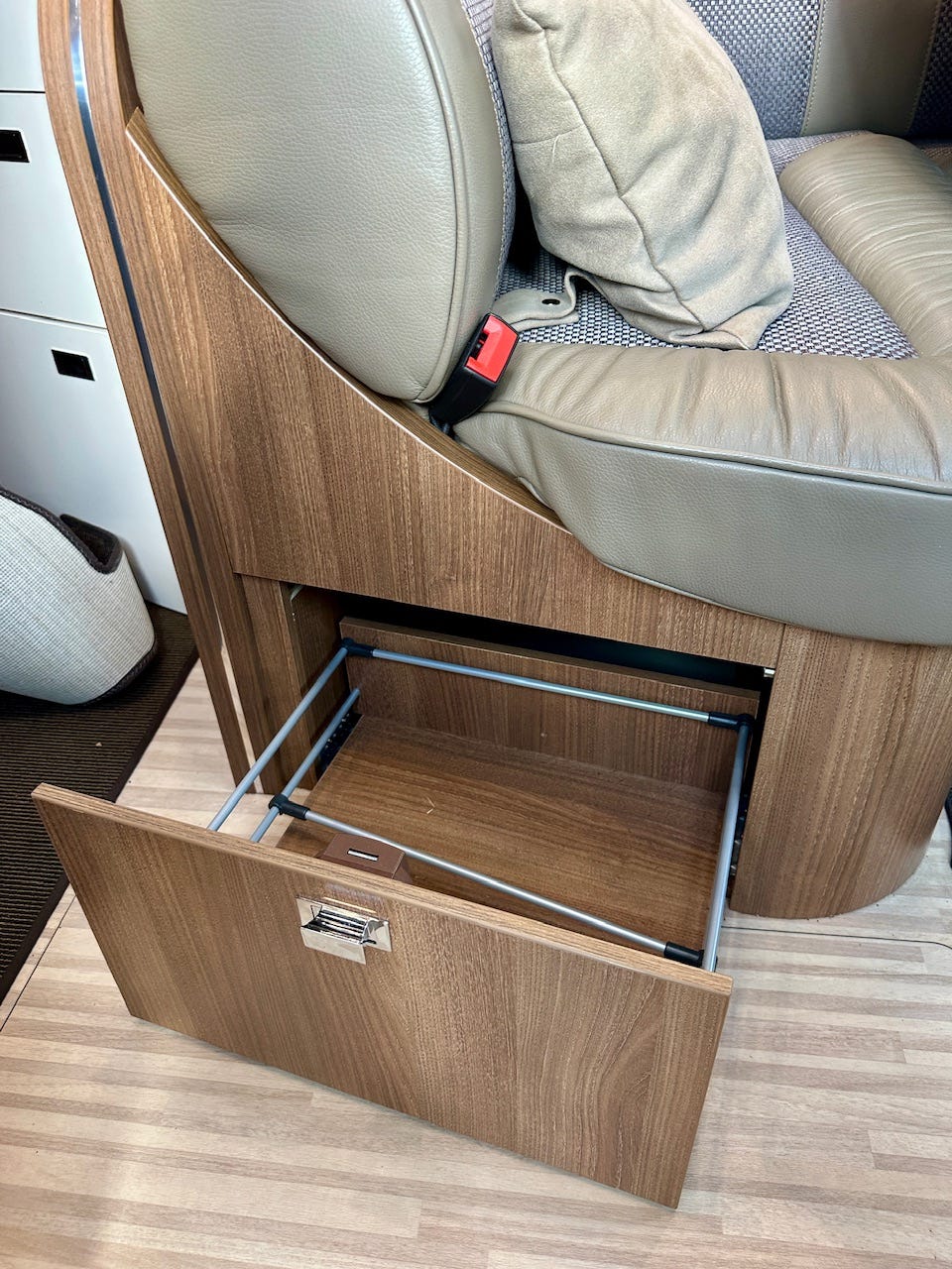 370e6669-1b59-44e8-8d94-e728d26d9aa7