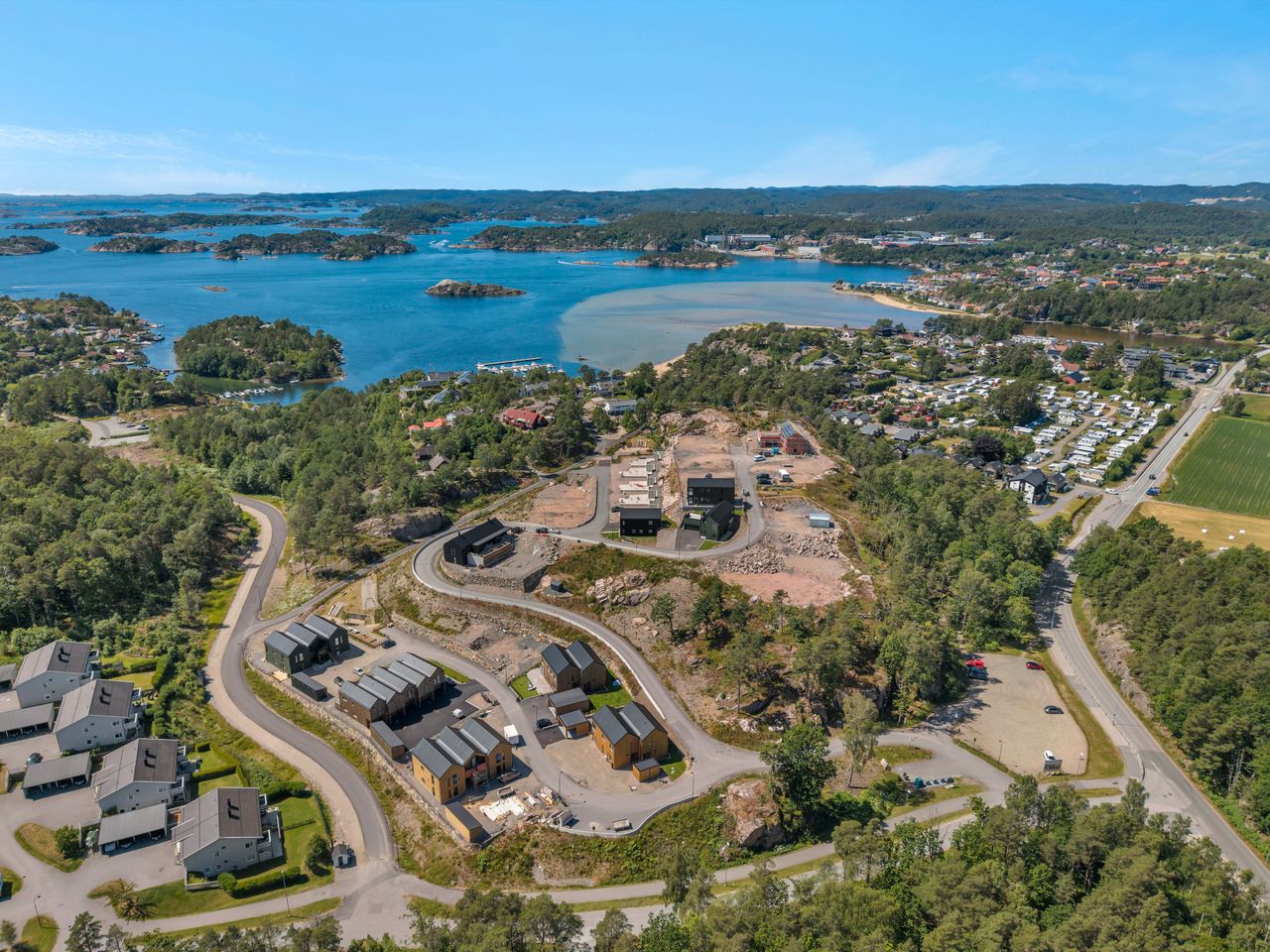Image #3 Søgne/  Åros - Moderne og innholdsrik tomannsbolig med carport