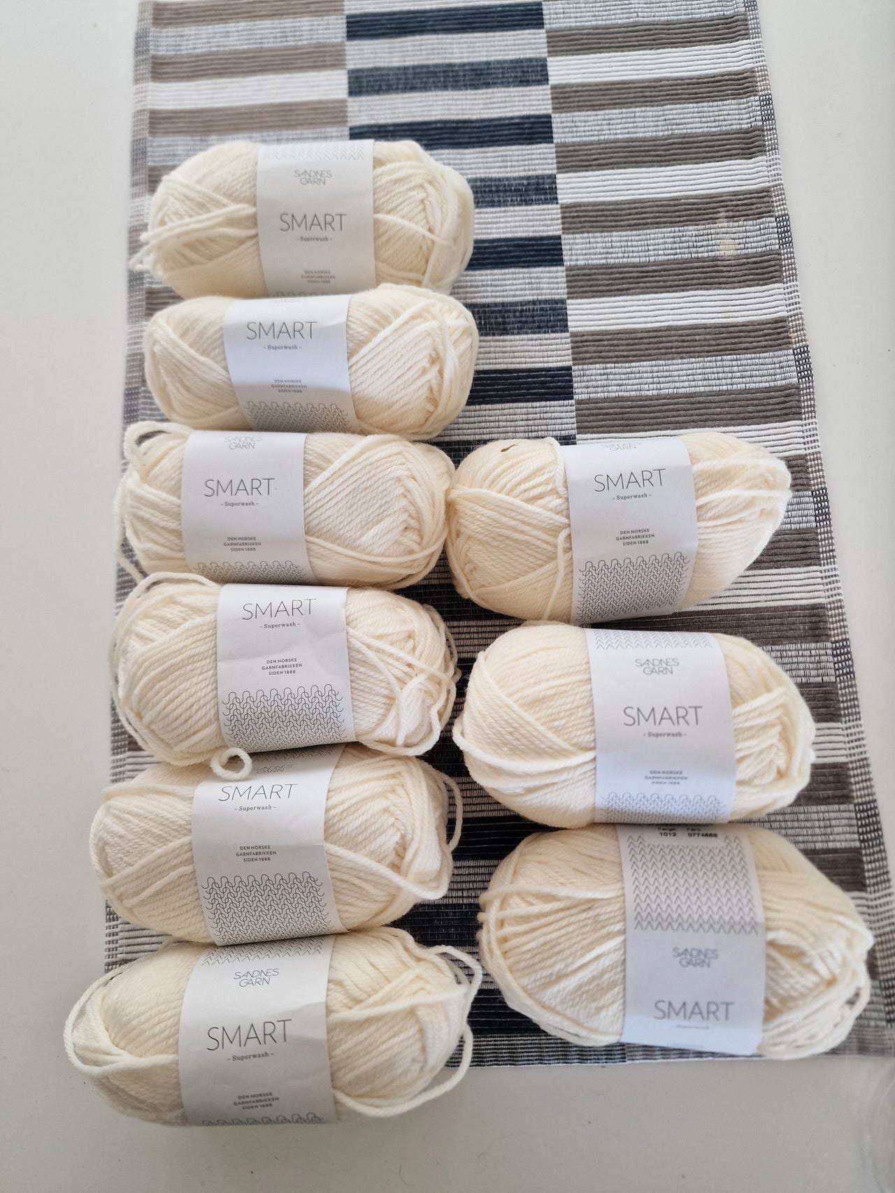 Smart garn 100% ull fra Sandnes garn, farge 1012 off white. | FINN-torget
