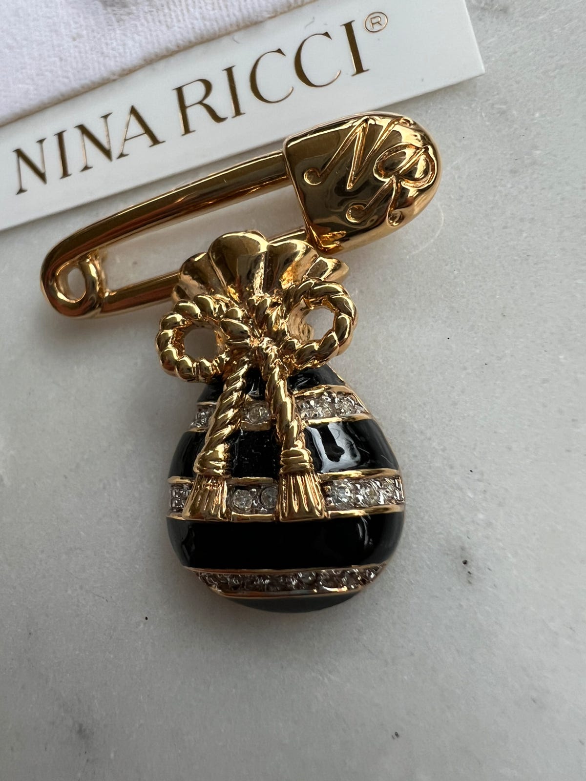 Lekker ny Nina Ricci nål | FINN-torget