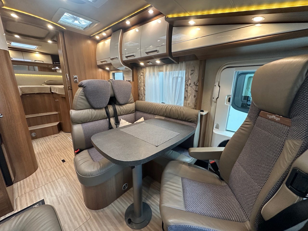 569c7bb6-e630-474e-bd04-193191e5b65b