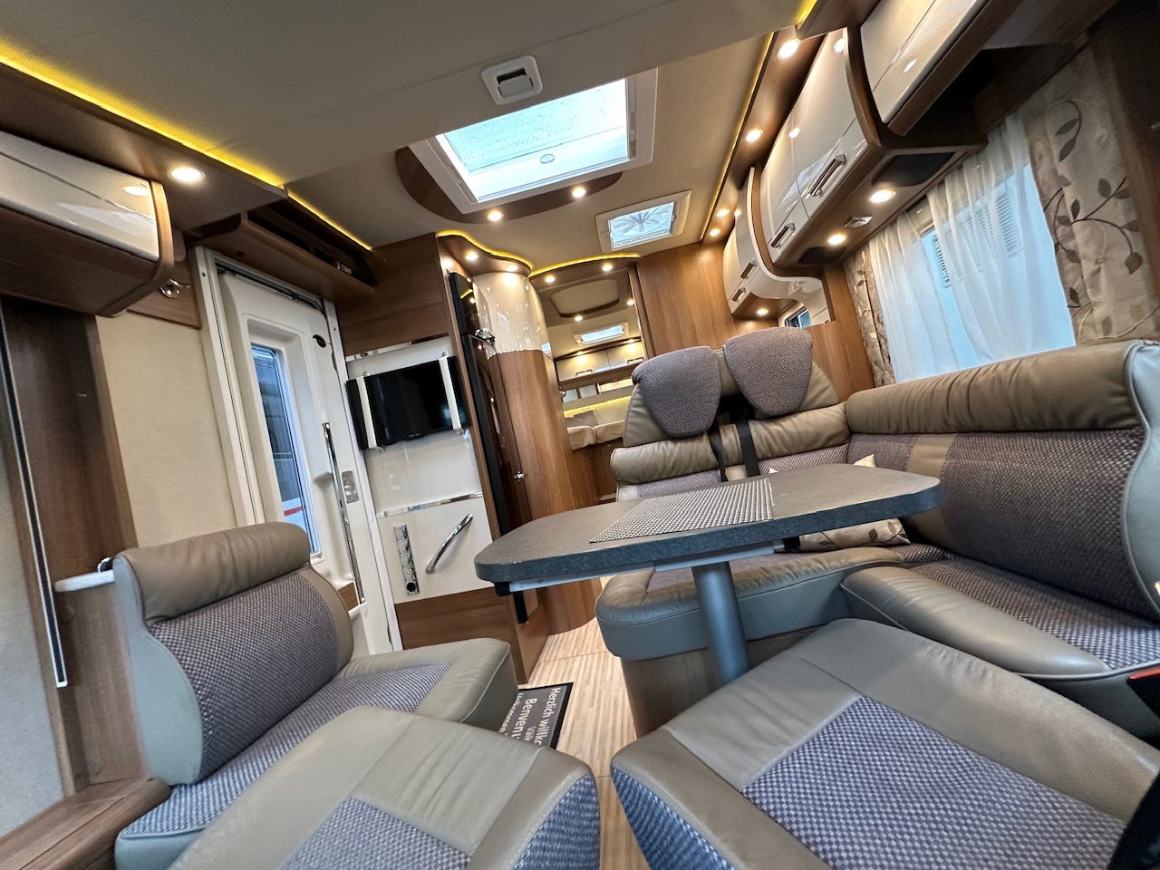 59b00974-7e67-4754-8c4f-fe6c969d7b63