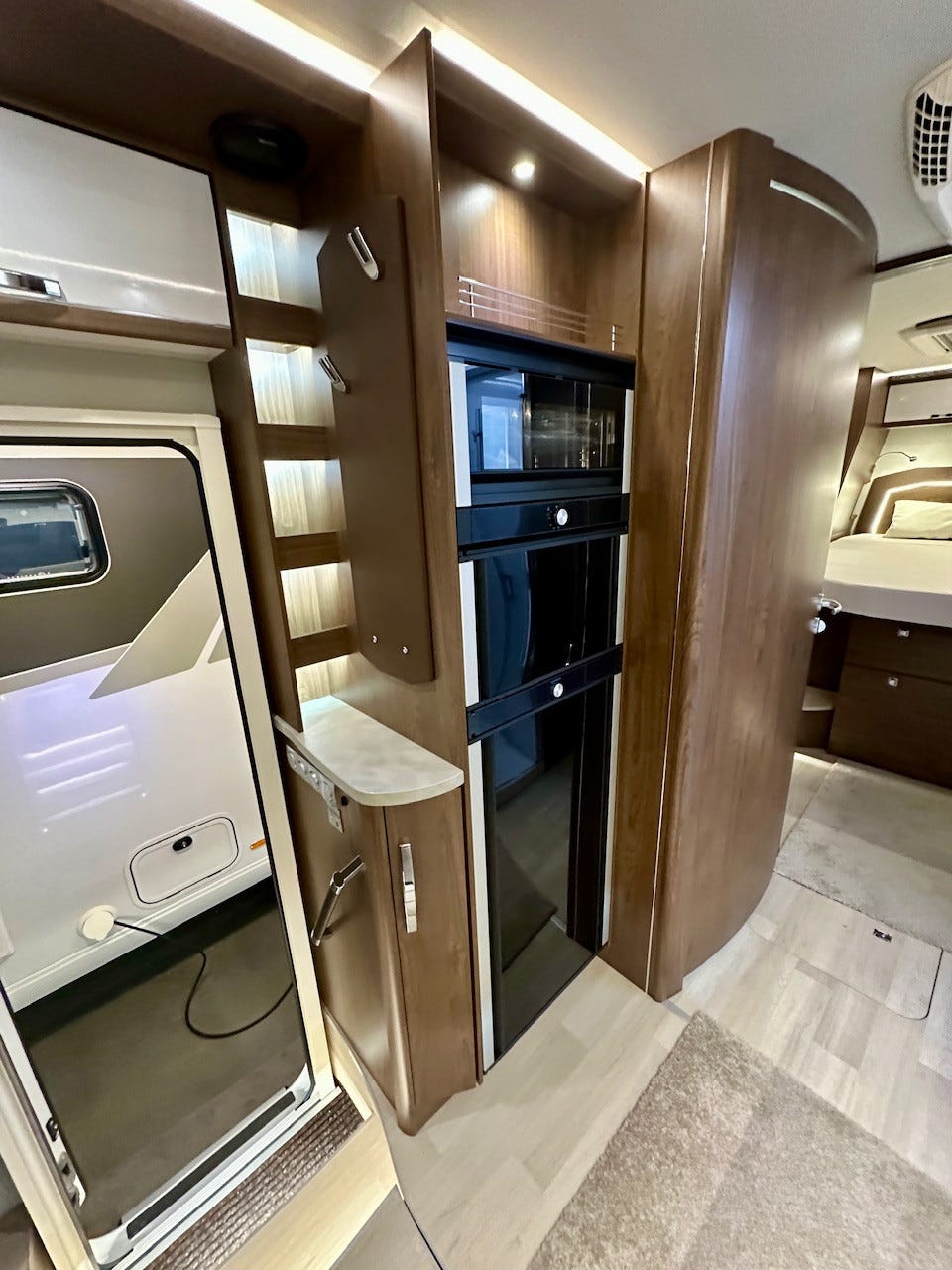 693b9f44-b27a-4043-8322-532c0d3da467