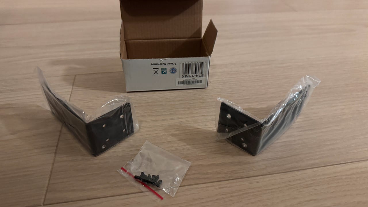 Kit De Montage Rack 19" TRENDnet ETH-11MK - Pour Switch 11" TEG-S16Dg/S24Dg - 2 Équerres + Vis Incluses - 2