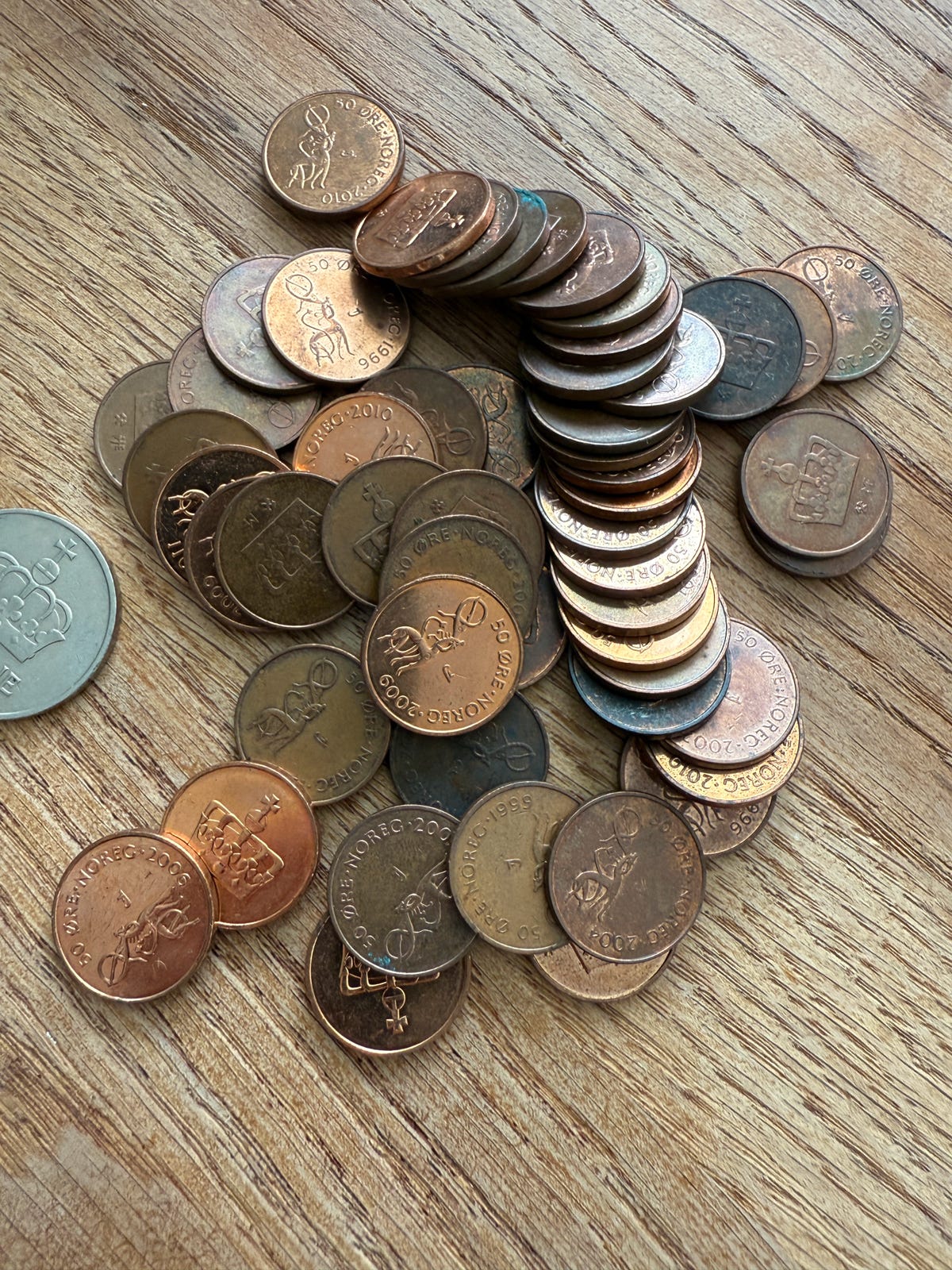 50-øringer (53 stk) 1 stk kronestykke og 1 stk 5-Øring | FINN-torget