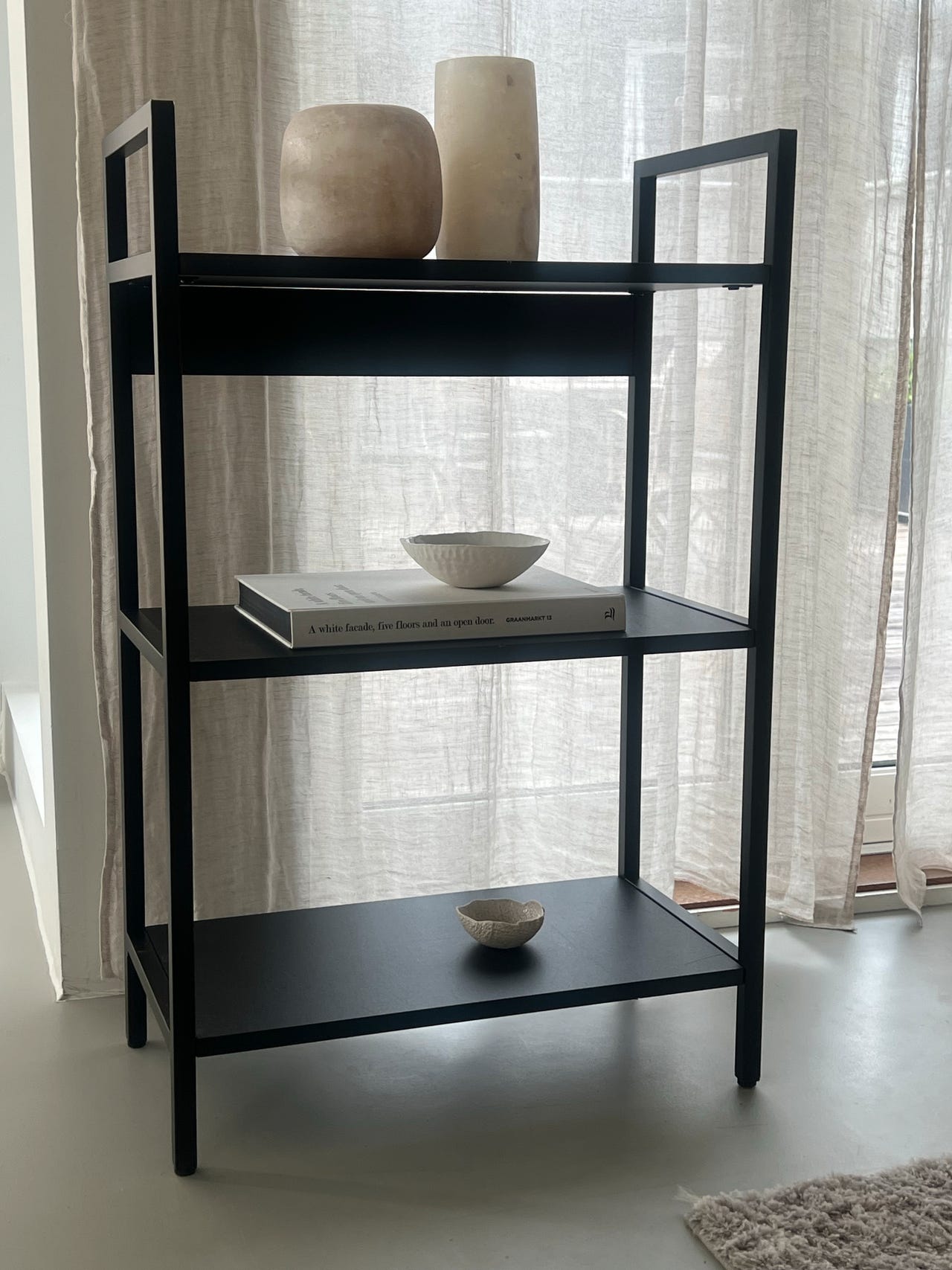 Sort reol selges | FINN-torget