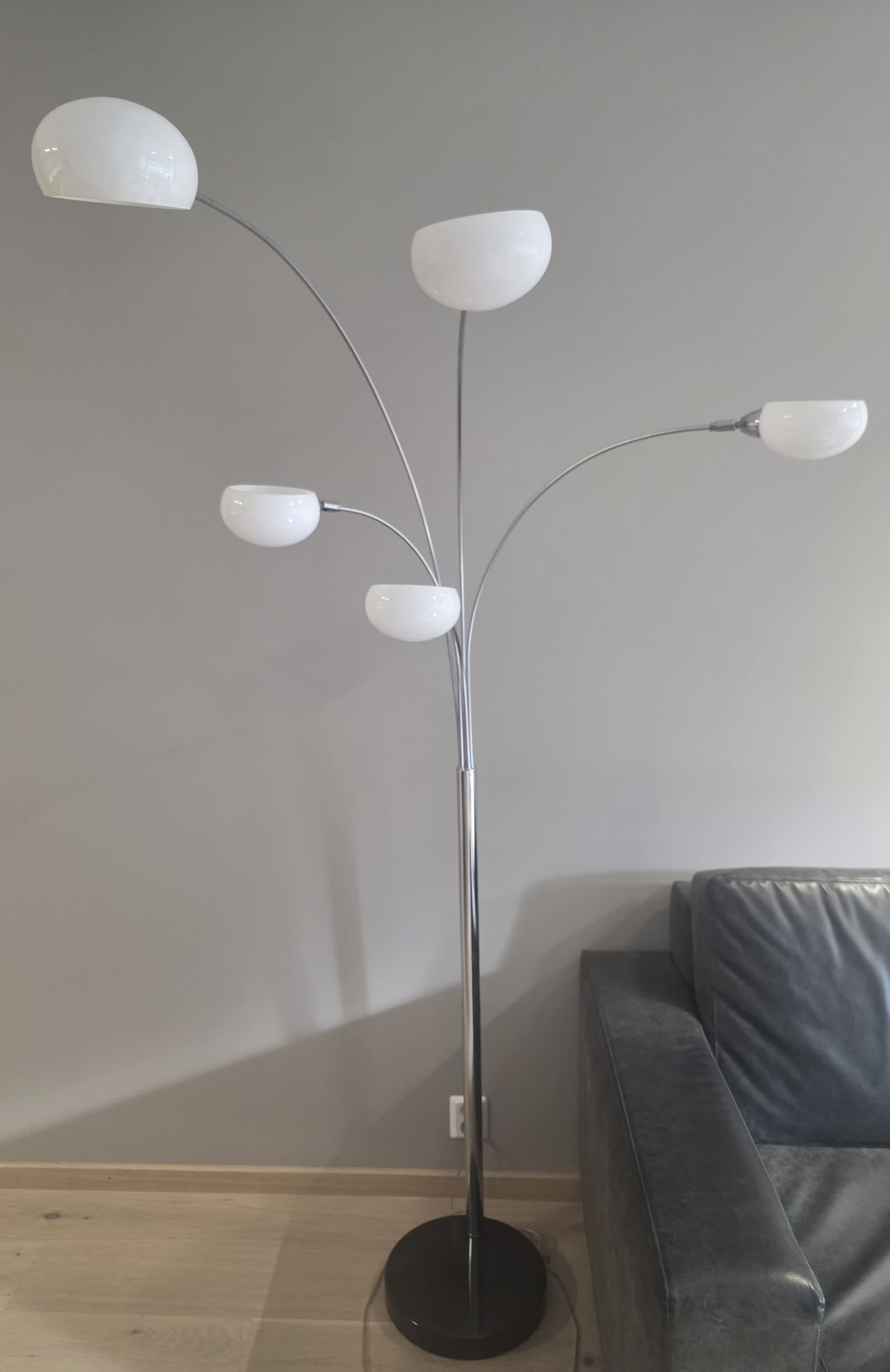 Gulvlampe fra Lampehuset - 5 armer, hvit og krom | FINN-torget