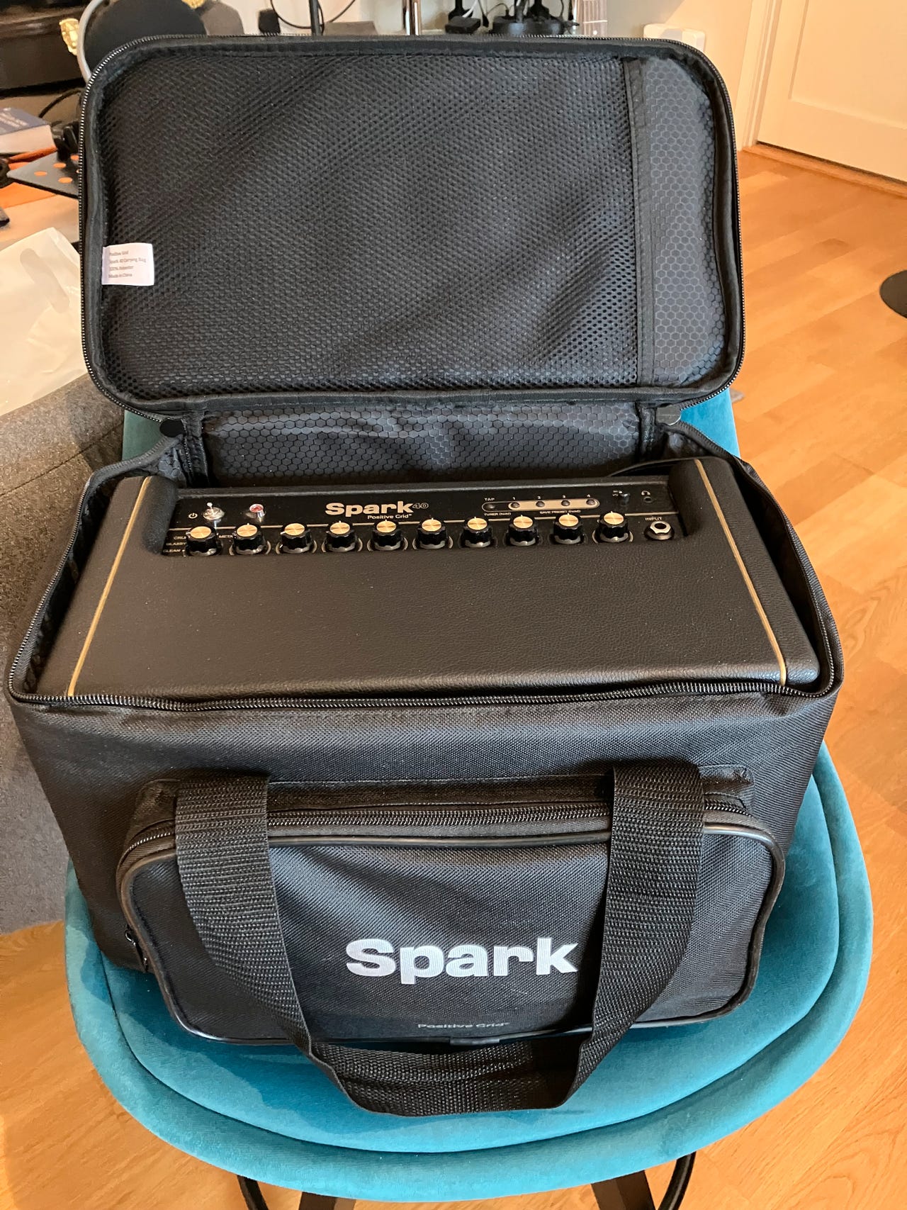 Positive Grid Spark 40 Traveller Gigbag – Tasche Für Den Spark 40 Gitarrenverstärker, Wasserabweisend