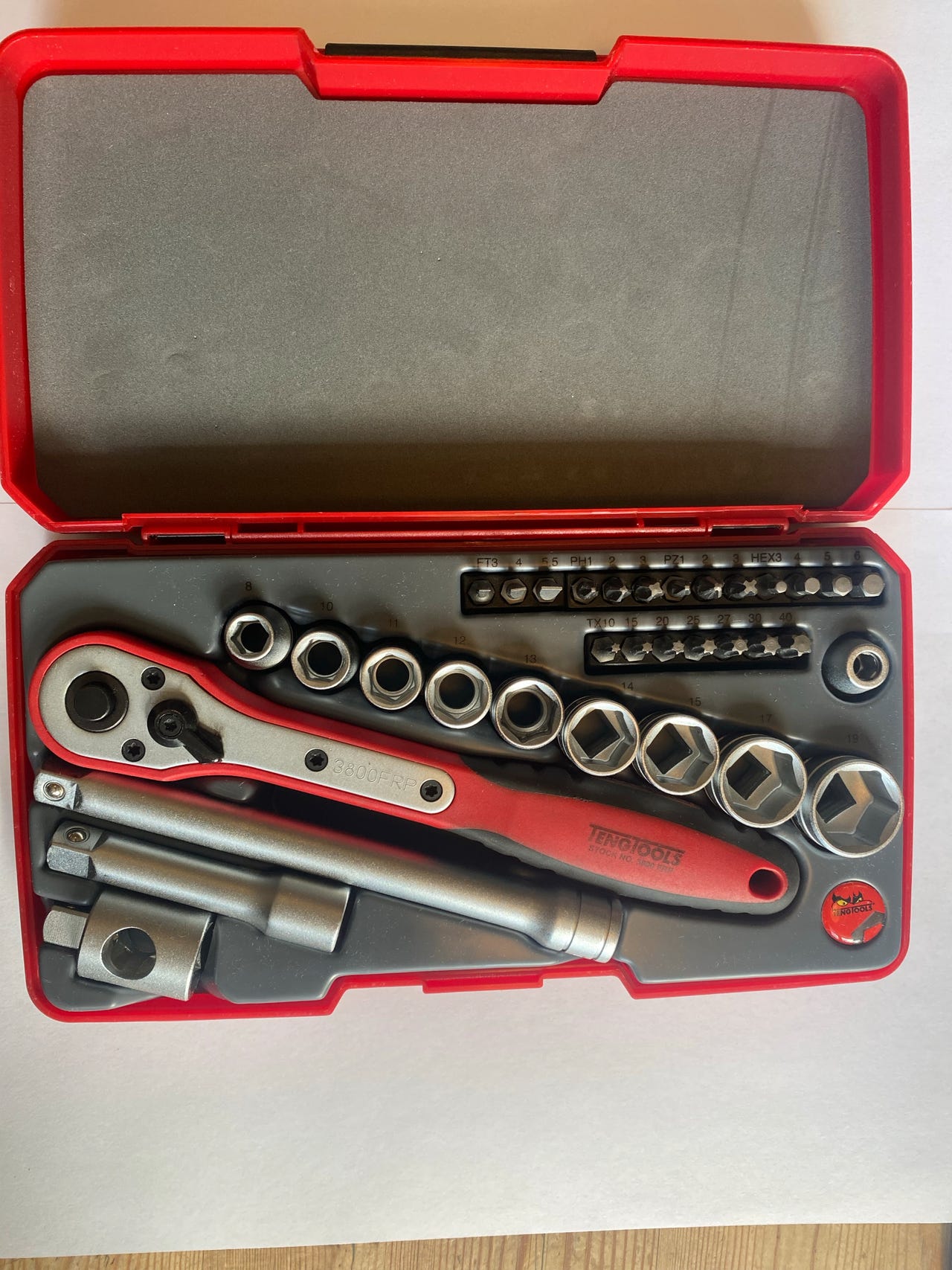 Teng T3834 Steckschlüssel-Set – 34 Teile, 3/8 Zoll Antrieb, Mit Bits & Knarre