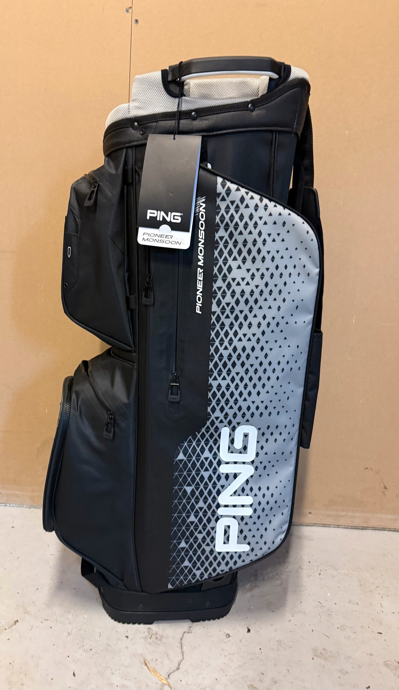 Ping Pioneer Monsoon Golf trallebag i Svart/Grå FINN-torget