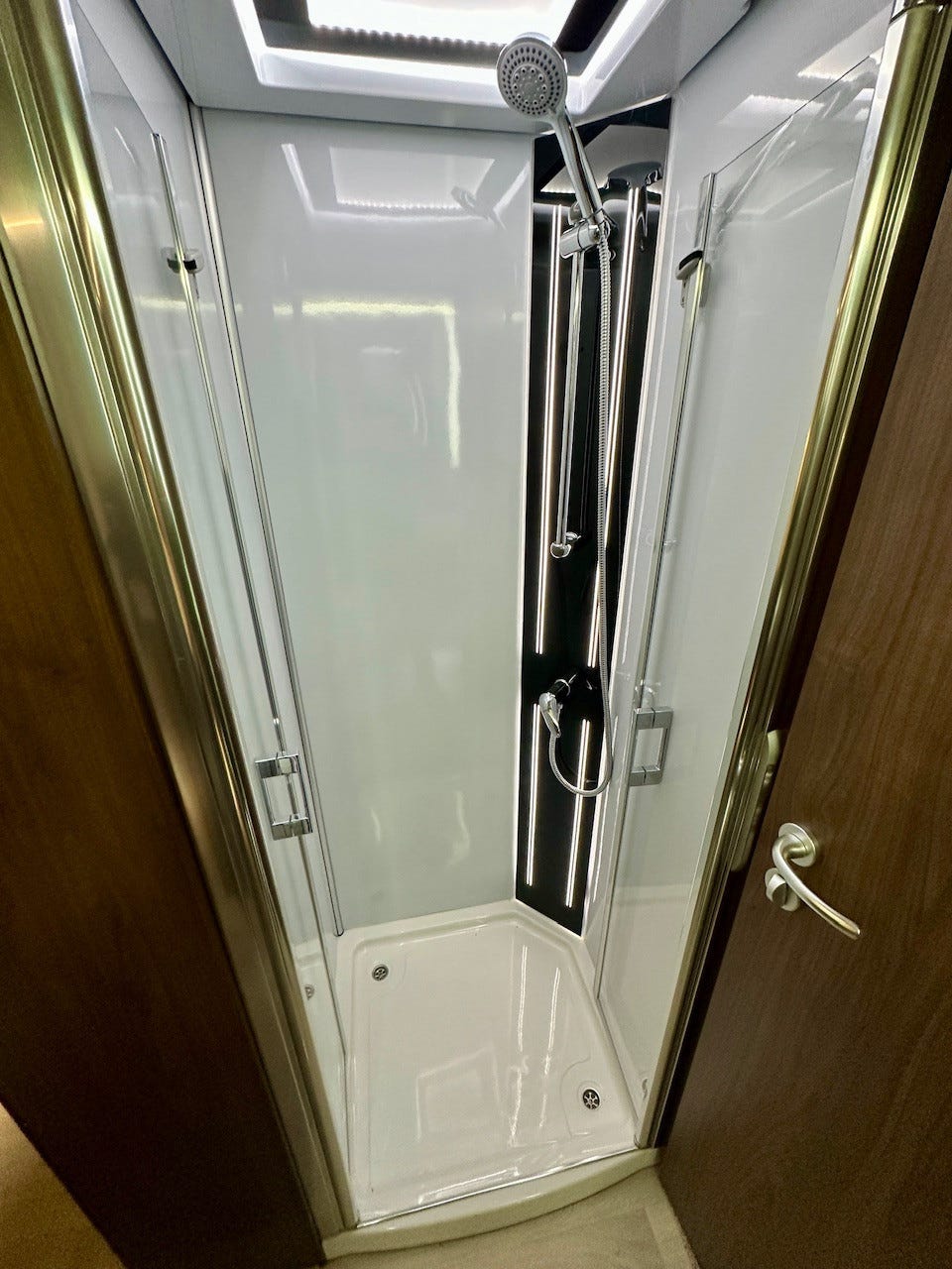 8aea472f-e001-4a46-8bdc-193678c33588