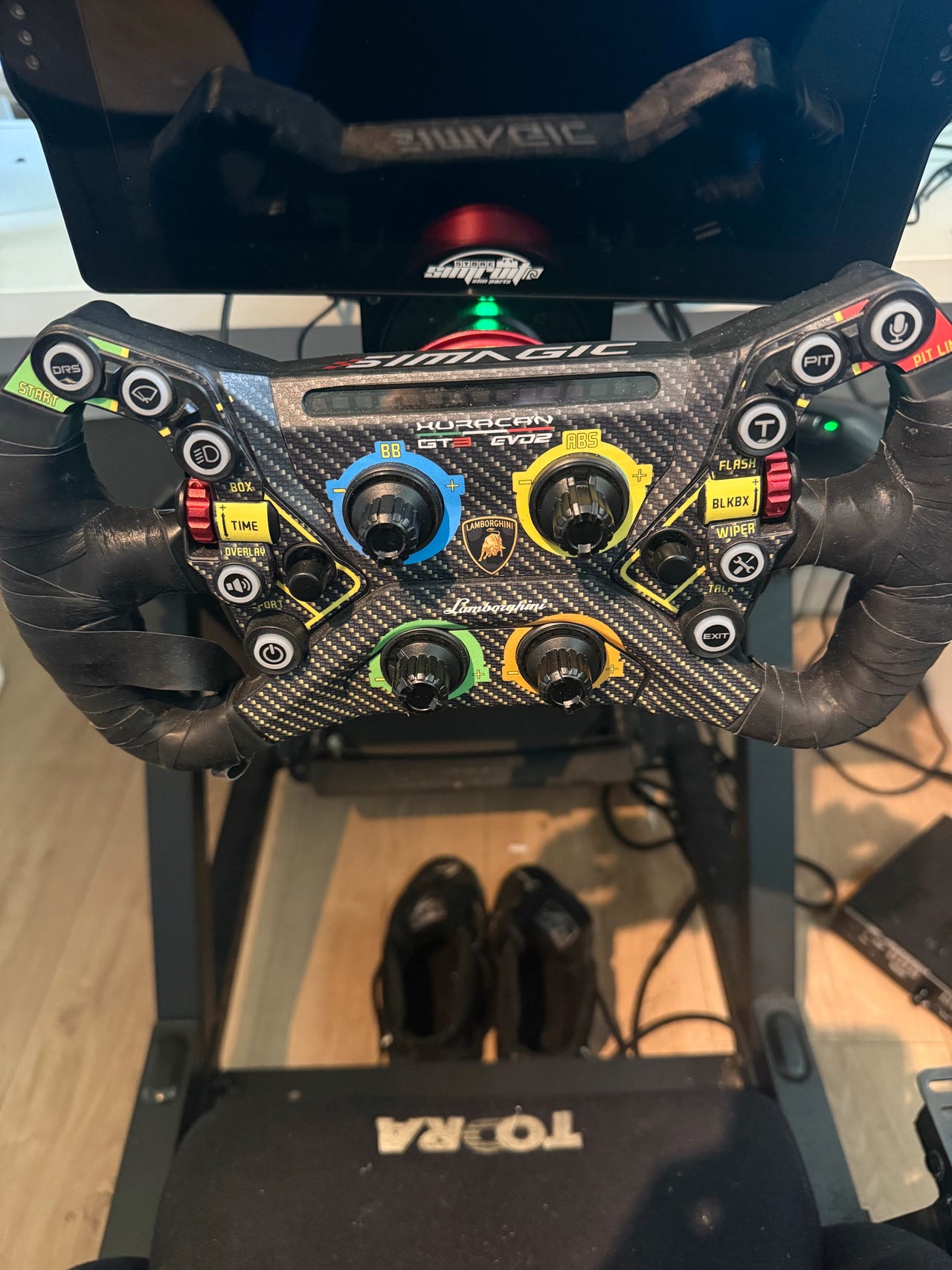 Simagic GT Neo med Lamborghini Livery og MagLink adapter | FINN-torget