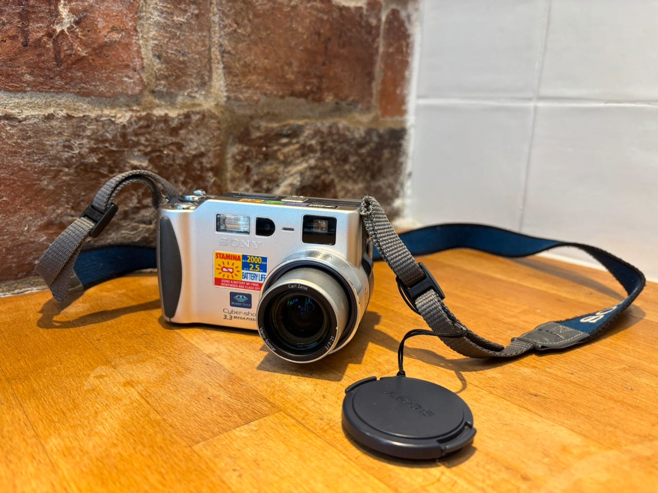 Sony Cybershot DSC-S70 MP Video/Bilde kamera år 2000) FINN