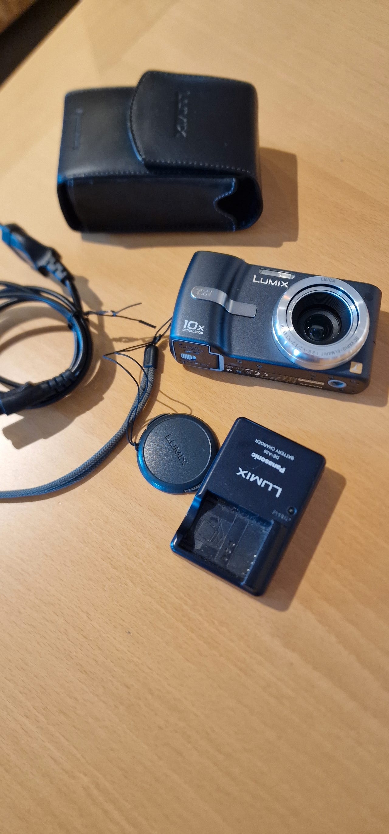 PANASONIC LUMIX DMC Tz1 5.0Mp Carte 2Gb Appareil Photo