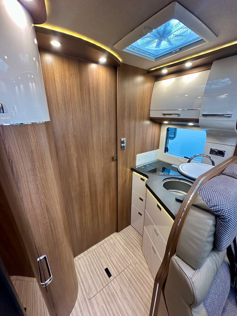 97f24798-ccfa-4c27-b53b-20751a4ebab8