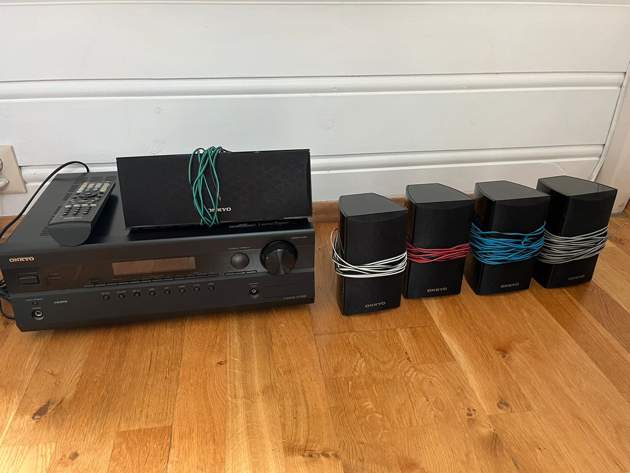 Onkyo HT-R380 hjemmekinoreceiver med 5 høytalere | FINN-torget