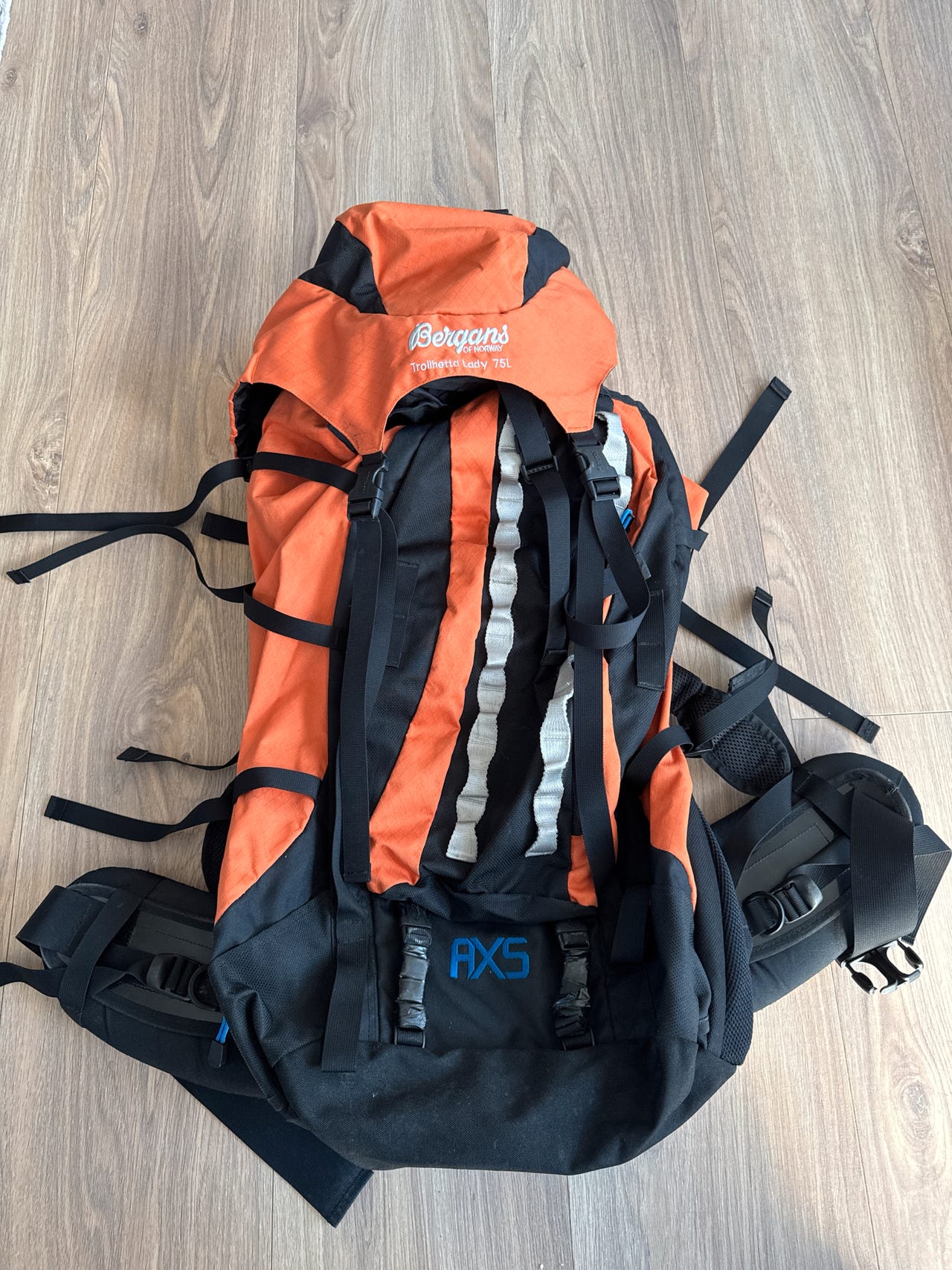 Bergans Trollhetta Lady 75l - svart og oransje | FINN-torget