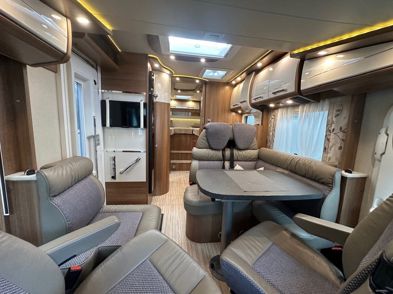 ae44827b-35d5-41ad-9114-e4e96a9c73e4