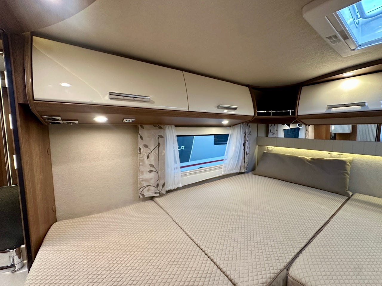 b88fe390-6d0b-4cca-ad22-3deb3038987a