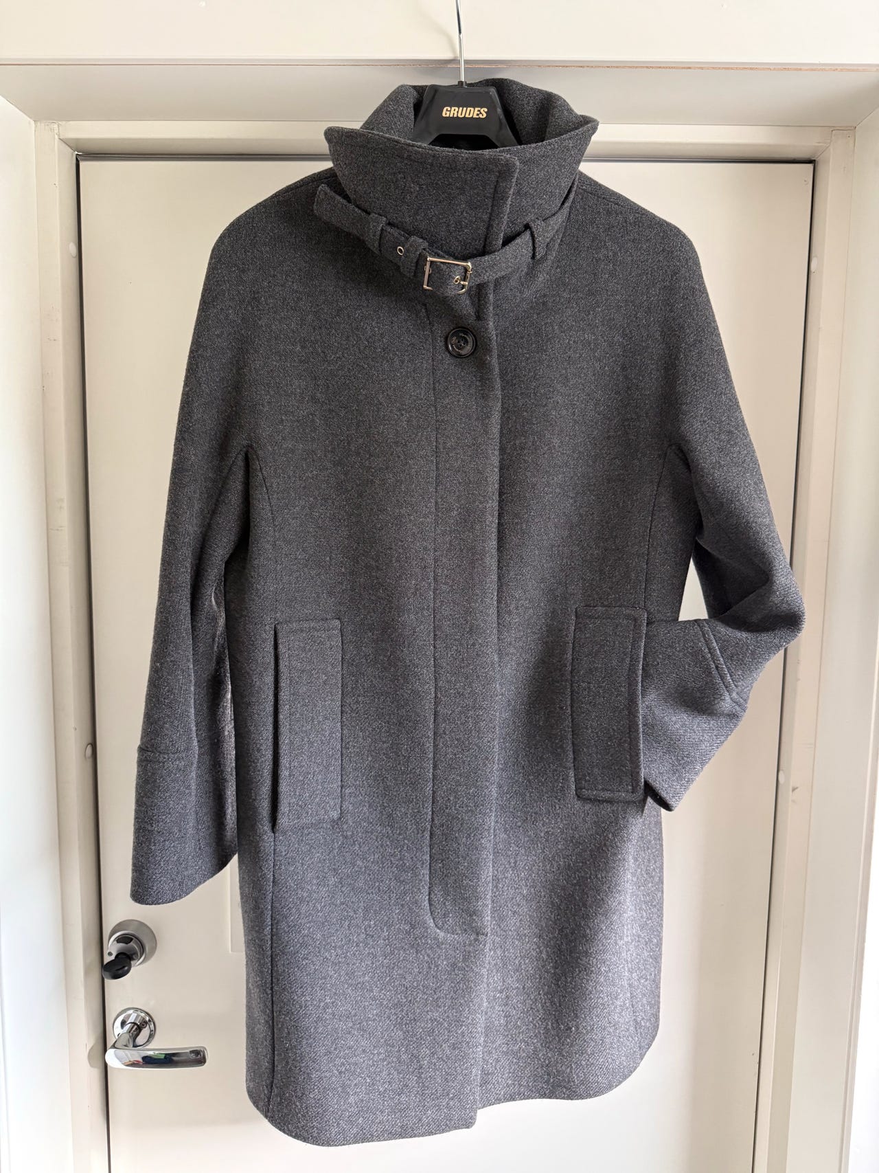 Massimo Dutti ullkåpe, str M/40 | FINN-torget