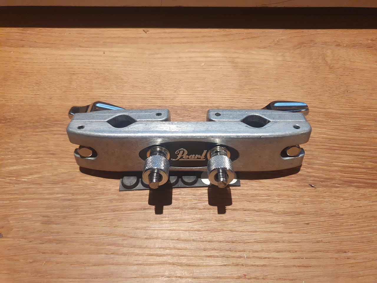 Pearl ADP-20 ADAPTADOR DE 2 HUECOS PARA BATERÍA