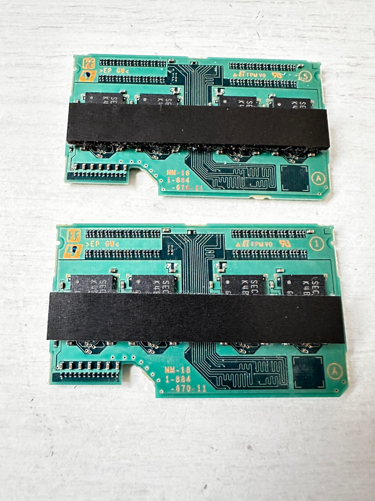 Mémoire RAM DDR2 SODIMM Kit Mémoire RAM 2 Go (2x1 Go) DDR2 SO-DIMM PC2-5300 - Compatible Sony Vaio PCG-8V1L, 8W2L, Etc. Plv Mario