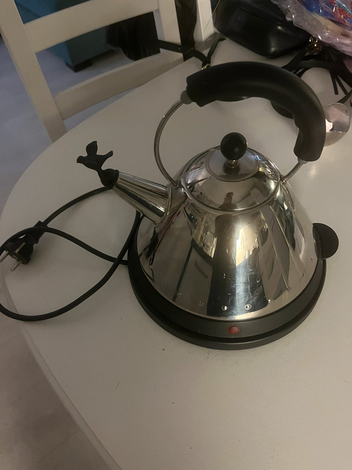 alessi-sort-elektrisk-vannkoker-finn-torget