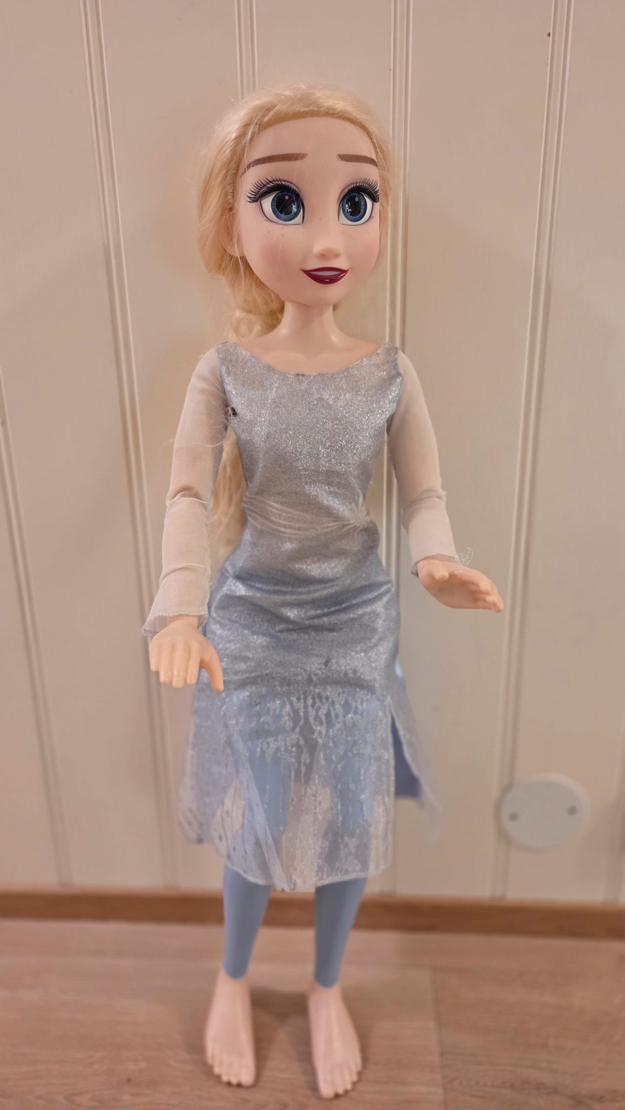 Disney Frozen Elsa dukke med lyd- og lysfunksjon 80 cm | FINN-torget
