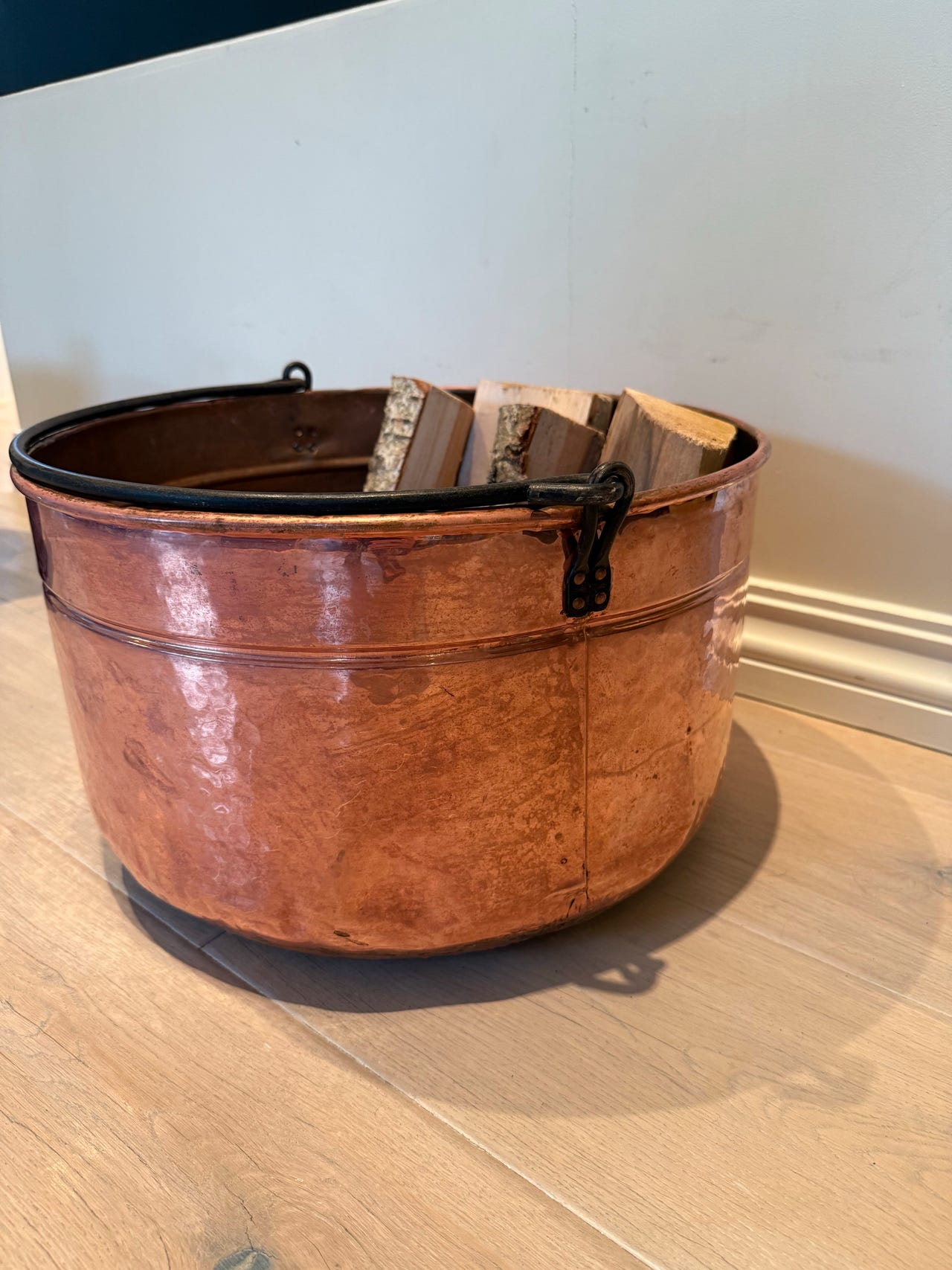 Gammel kobber vedkjele med smijernshåndtak – 40 cm | FINN-torget