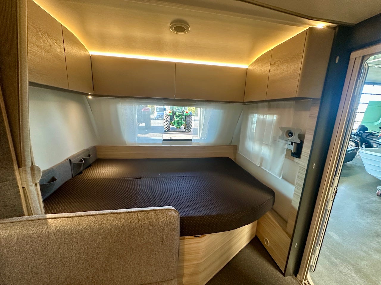 ed787fe3-341b-4c19-b601-ccbf0c6ffb06