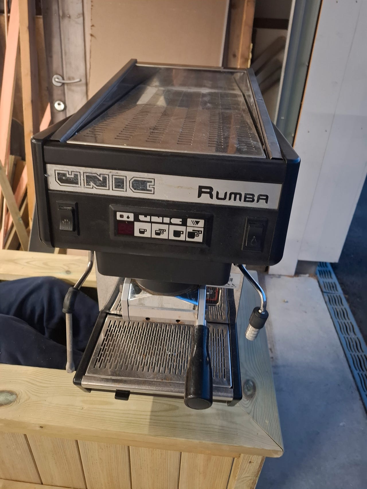 Unic Rumba Kaffemaskin Espresso Svart Metall | FINN-torget