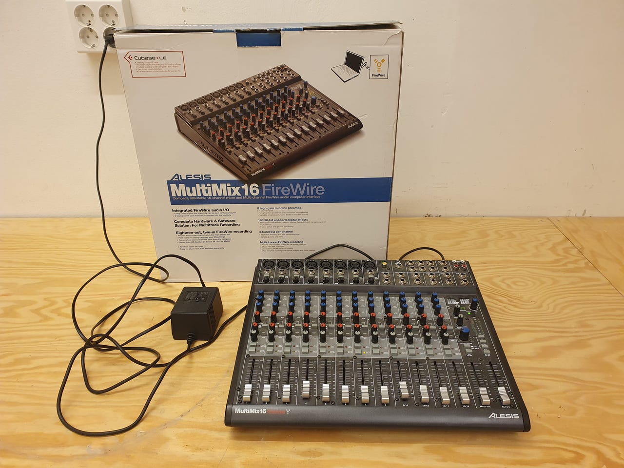 【ジャンク】ALESIS ミキサー MULTIMIX 16 FIREWIRE ジャンク】ALESIS ミキサー MULTIMIX 16 FIREWIRE 配信機器・PA