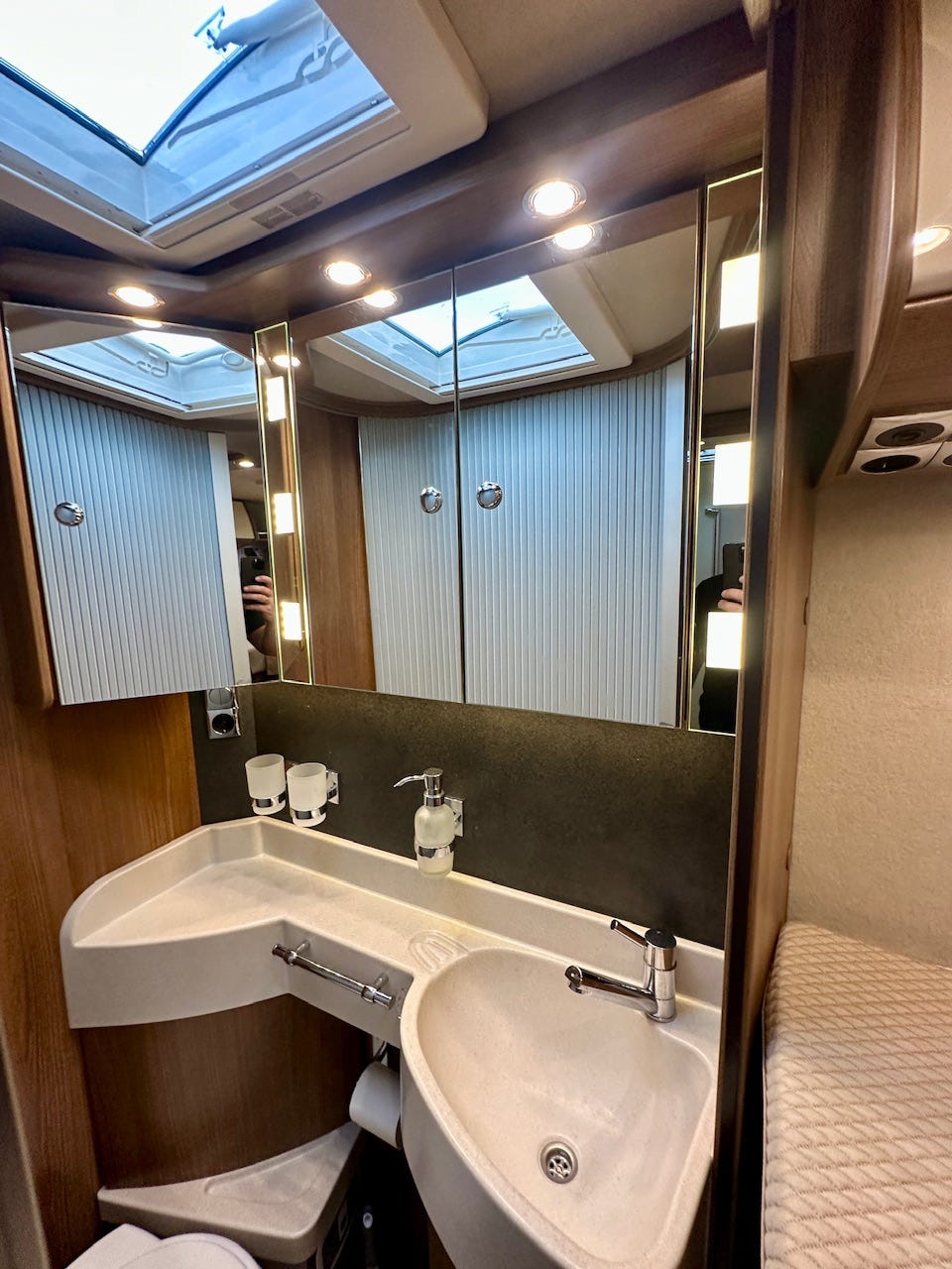 fe3babc1-a174-4299-be90-75d46904f4ee